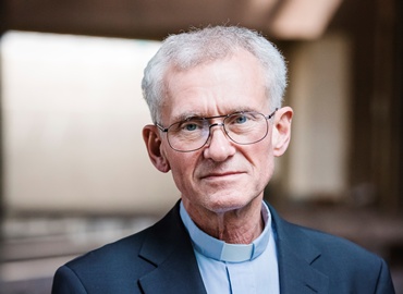 Öffnet die Seite '20. Mai: Lebensromane mit Franz Meurer' Portraitfoto Pfarrer Franz Meurer